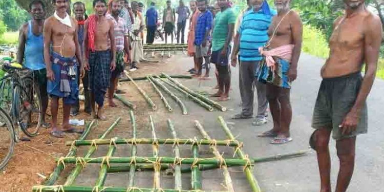 Village farmers in Odisha don engineers’ hats, repair sluice gate of 20 yr old check dam