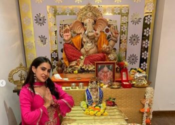 Actress Sara Ali Khan celebrates Ganesh Chaturthi with folded hands, netizens shower praise