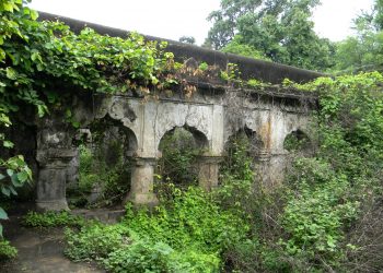 ‘Raja Bakhri’ wallows in monumental neglect