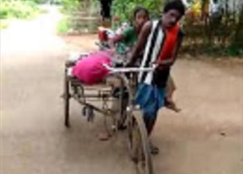 Deprived of hospital help family members carry deceased’s body on trolley