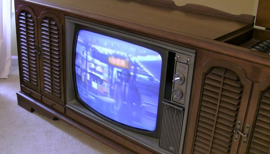 Do you own an old wooden door TV set You can get crores for it; here’s how