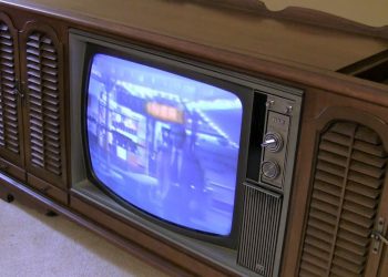 Do you own an old wooden door TV set You can get crores for it; here’s how