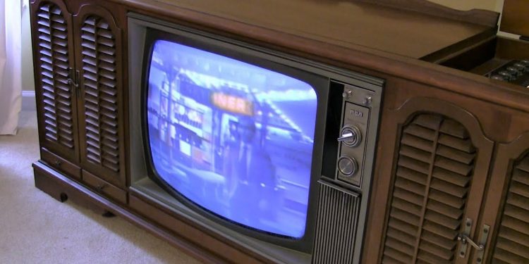 Do you own an old wooden door TV set You can get crores for it; here’s how