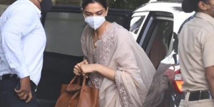 Netizens come out in support of Deepika Padukone