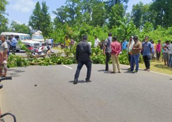 Man killed as police vehicle hits motorcycle in Malkangiri; irked locals stage road blockade 