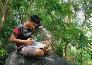 Students in Odisha’s Boudh district trek hills to attend ‘online’ classes