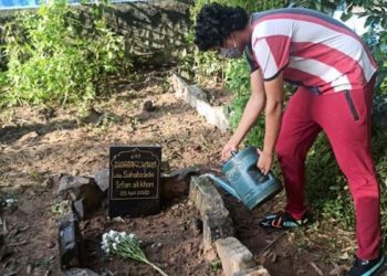 Heart touching pictures of late actor Irrfan Khan’s grave surface