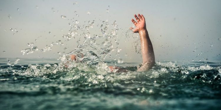 siblings drown