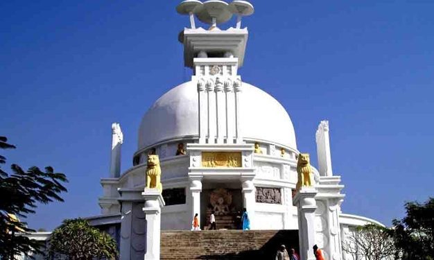 1,500 tourists visit Dhauli Shanti Stupa in Bhubaneswar 