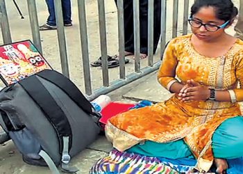 Medical aspirant comes all the way from Bihar to seek Lord Jagannath's blessings at Lion's gate of Puri