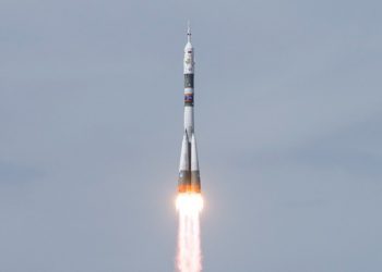 Soyuz rocket launches 3 astronauts to space station