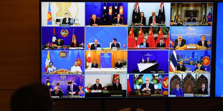 Representatives of signatory countries during the signing ceremony for the Regional Comprehensive Economic Partnership (RCEP) trade pact at the ASEAN summit held online in Hanoi November 15, 2020. (PC: sky-news.co.uk)