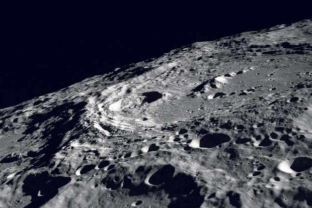 China's Chang'e-5 probe prepares to land on moon