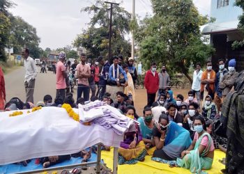 Bhawanipatna-Narla-Rampur state highway blocked over medical negligence