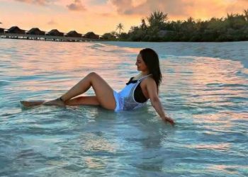 Sonakshi Sinha hits Maldives beach for vacation, shares stunning pictures