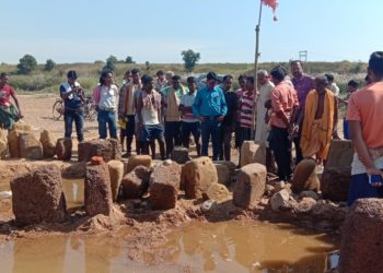 Culture officer takes stock of sculptural ruins in Suktel river