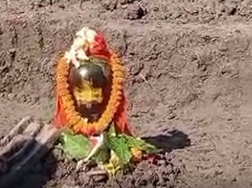 Shivling appears in Odisha village on amavasya night