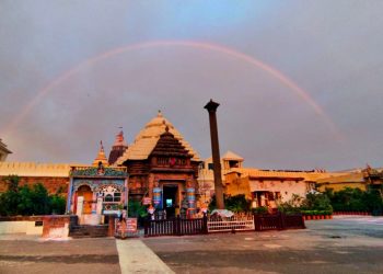 A rainbow appears in Puri sky even as the Nagarjuna Besha ritual of Lord Jagannath is being organised at Srimandir, Friday