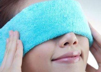 Try these home remedies to get rid of swollen eyes