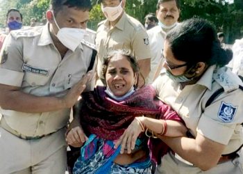 Woman, son attempt self-immolation in front of Odisha Assembly