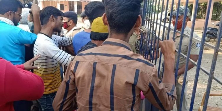 File photo of relatives of Sundargarh victim stage protests at Biramitrapur police station demanding punitive action against the guilty police officials November 19, 2020.