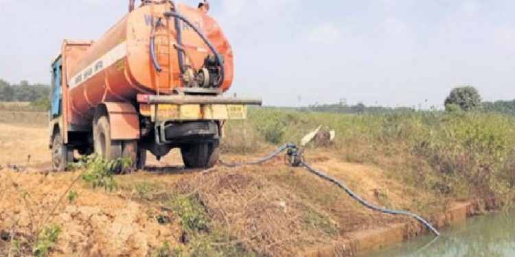 Nabarangpur farmers fume over contractor using canal water in road construction