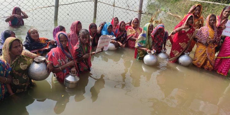 Women oppose Kharasrota drinking water project