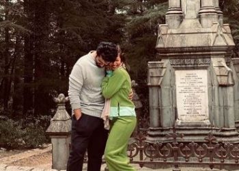 Arjun-Malaika madly in love with each other; lovey-dovey pic goes viral