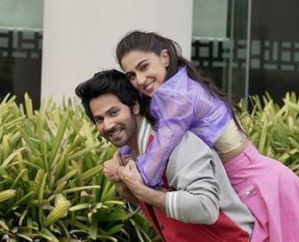 Ranveer Singh, Varun Dhawan hilariously troll Sara Ali Khan