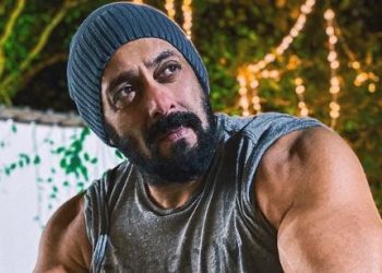 Salman Khan shows off big biceps in new post; take a look