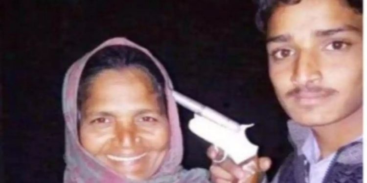 UP: Youth poses with gun at his mother's head, arrested