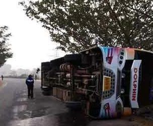 5 passengers seriously injured as bus overturns in Boudh district