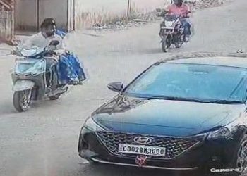 Car driver in soup for running over dog in Bhubaneswar
