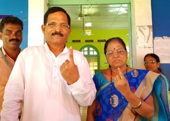 Shripad Naik and his wife