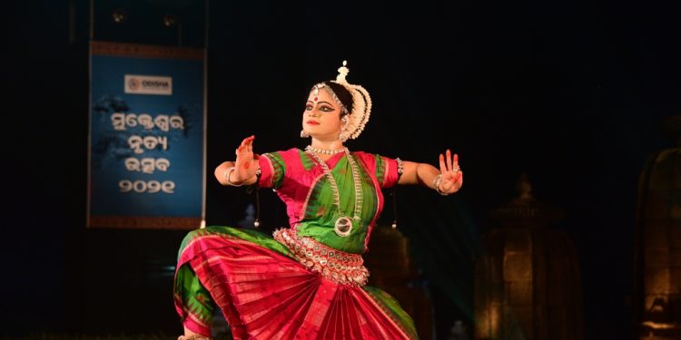 Sonali Mohapatra performing abhinay at Mukteswar dance  festival