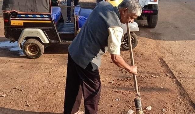 This Mayurbhanj businessman dons scavenger’s hat for a cause