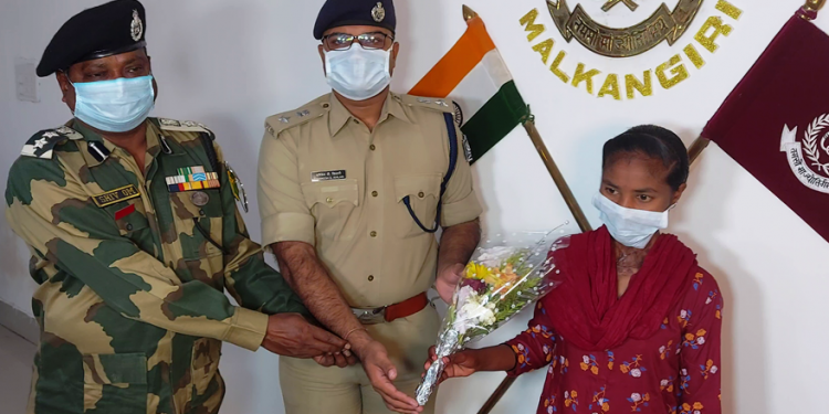 Woman Maoist surrenders before police in Malkangiri