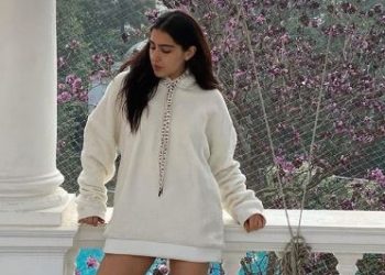 Sara Ali Khan shares a dash of 'sweater days and winter haze'