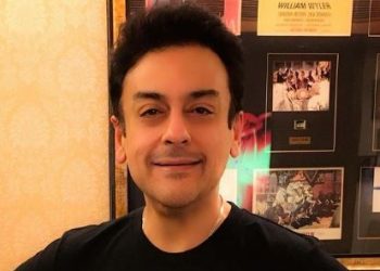 Adnan Sami posts a throwback pic with Amitabh Bachchan