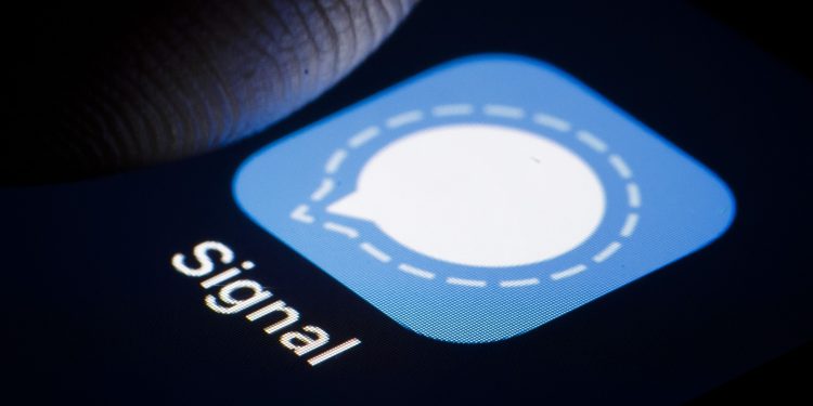 Signal app goes down amid peak user traffic