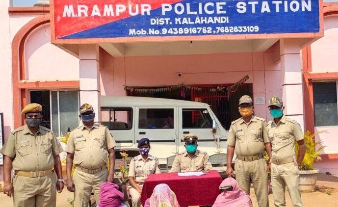 3, including 2 minors, arrested for extorting money posing as Maoists
