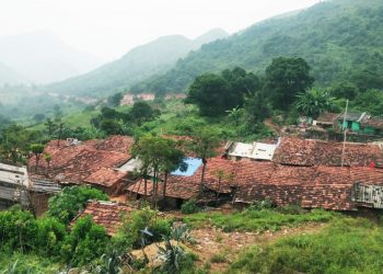 In a bid to assert jurisdiction, Andhra Pradesh officials set up a signboard at Dhuluipadar village under Kotia panchayat in Odisha’s Koraput district