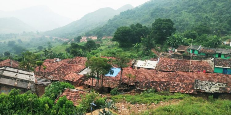 In a bid to assert jurisdiction, Andhra Pradesh officials set up a signboard at Dhuluipadar village under Kotia panchayat in Odisha’s Koraput district