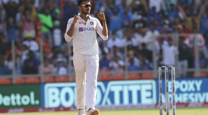 3rd Test: Patel takes 6 wkts as India bowl out England for 112. Pic- IANS