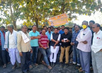 BJP leaders stage demonstration in Kesinga over non-procurement of paddy