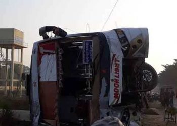 Bus overturns in Boudh, 4 critically injured passengers hospitalised