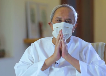 CM Naveen Patnaik blesses newlywed HIV positive couple