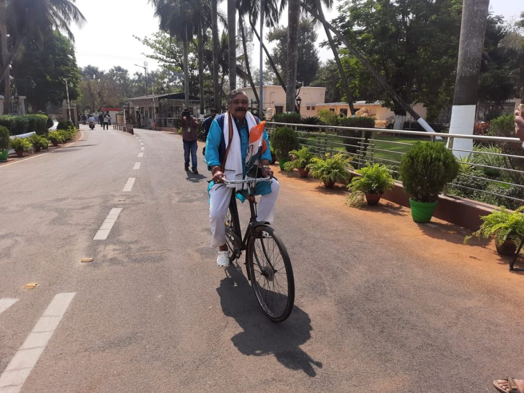 Congress MLAs ride bicycle to Assembly as petrol touches Rs 100 in Odisha