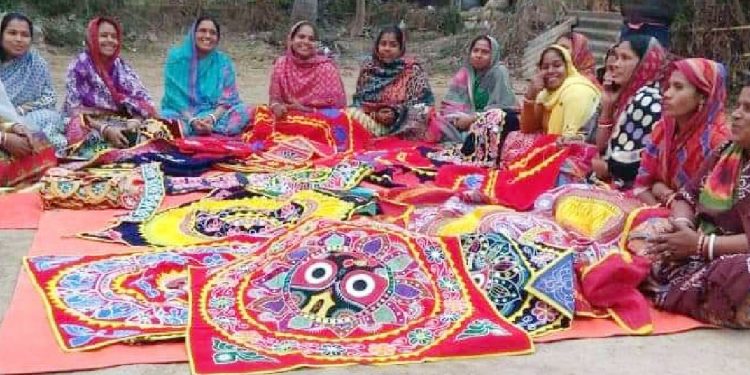 40 women earning lakhs from chandua-making