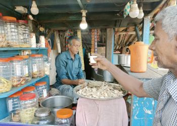 All about famous Manu Bhai’s herbal tea stall in Balasore 